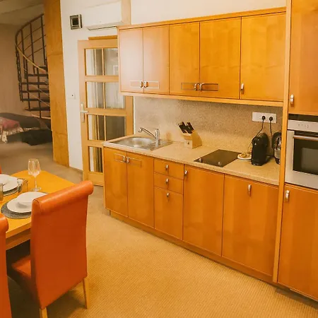 Maisonette In The Center Of - Samcova